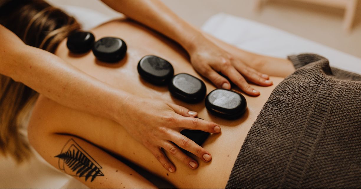 Kỹ Thuật Massage Đá Nóng