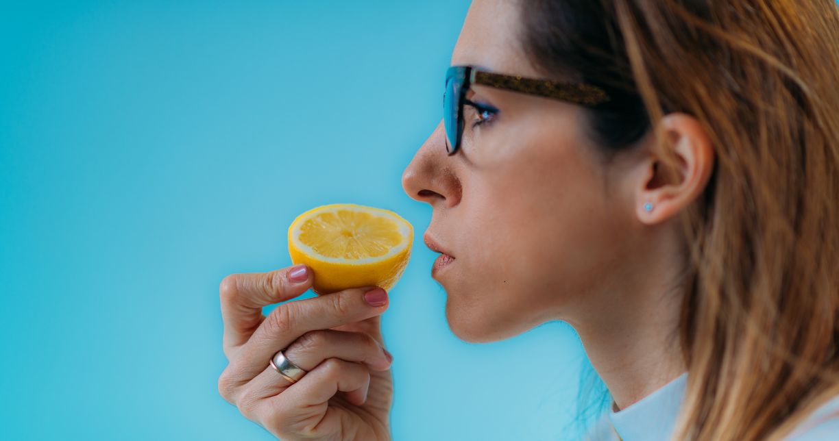 Ngửi Tinh Dầu Có Giúp Cải Thiện Chứng Mất Khứu Giác (Anosmia) Không?