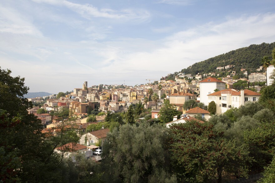 Quang cảnh Grasse, thủ đô nước hoa của thế giới, trên những ngọn đồi phía trên Cannes ở miền nam nước Pháp.