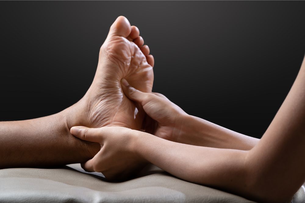 Sử dụng ngón tay trong massage Thái