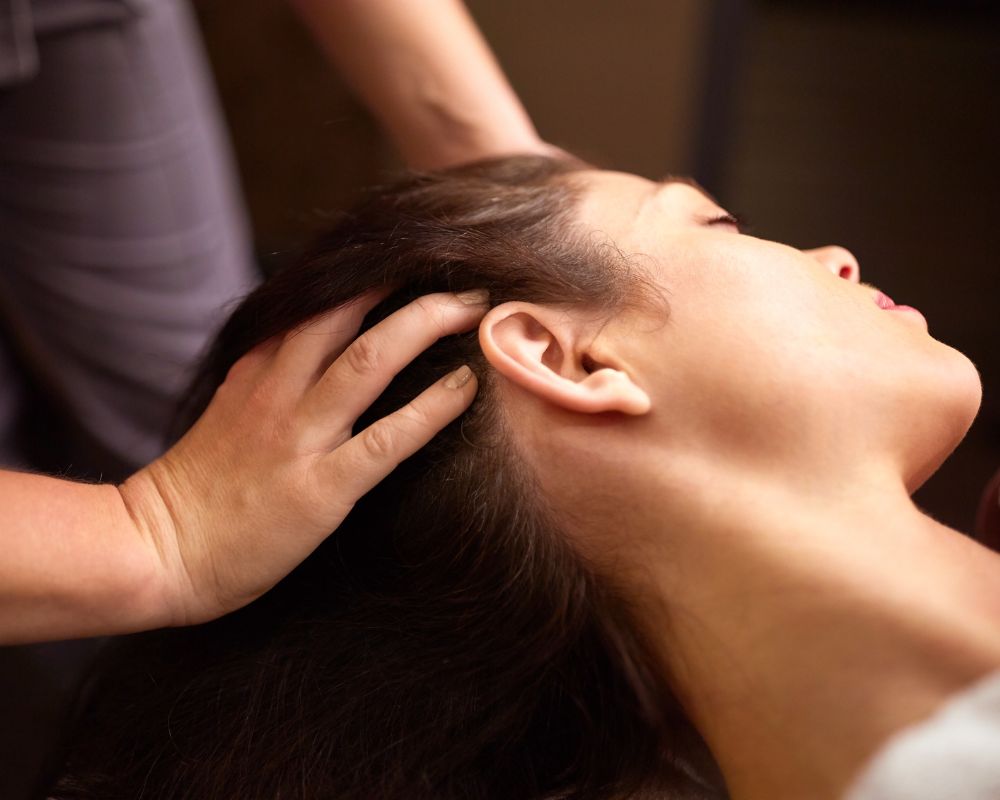 Massage giúp giảm đau đầu
